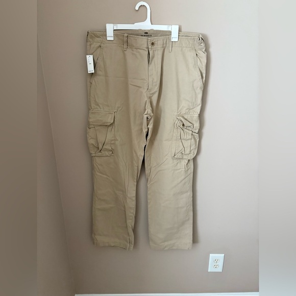 Old Navy Tan Cargo Pants with Straight Leg Design Size 38X32 NWTs - Picture 1 of 4